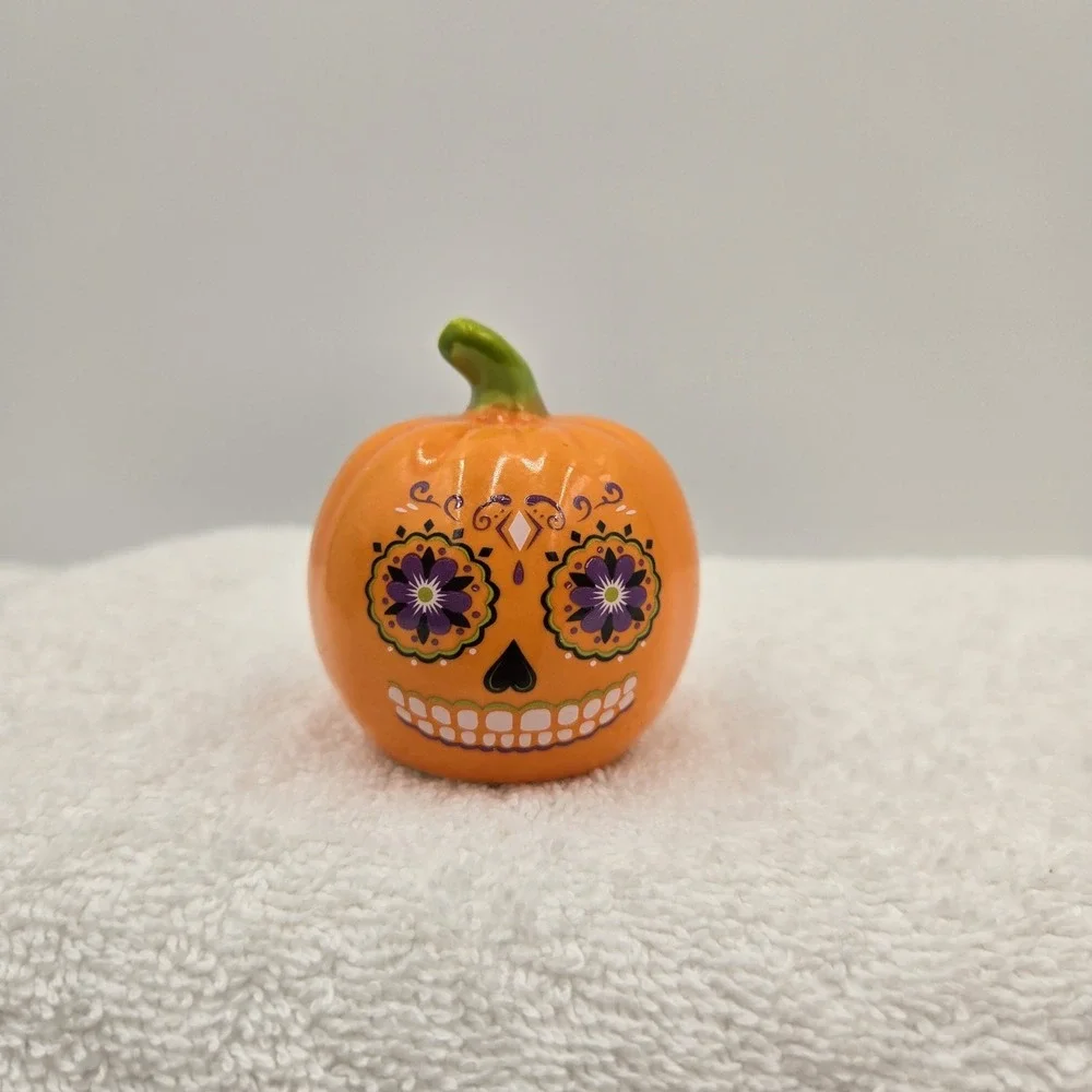 Cracker Barrel  Day Of The Dead Sugar Skull Ceramic Pumpkins Salt & Pepp Shakers